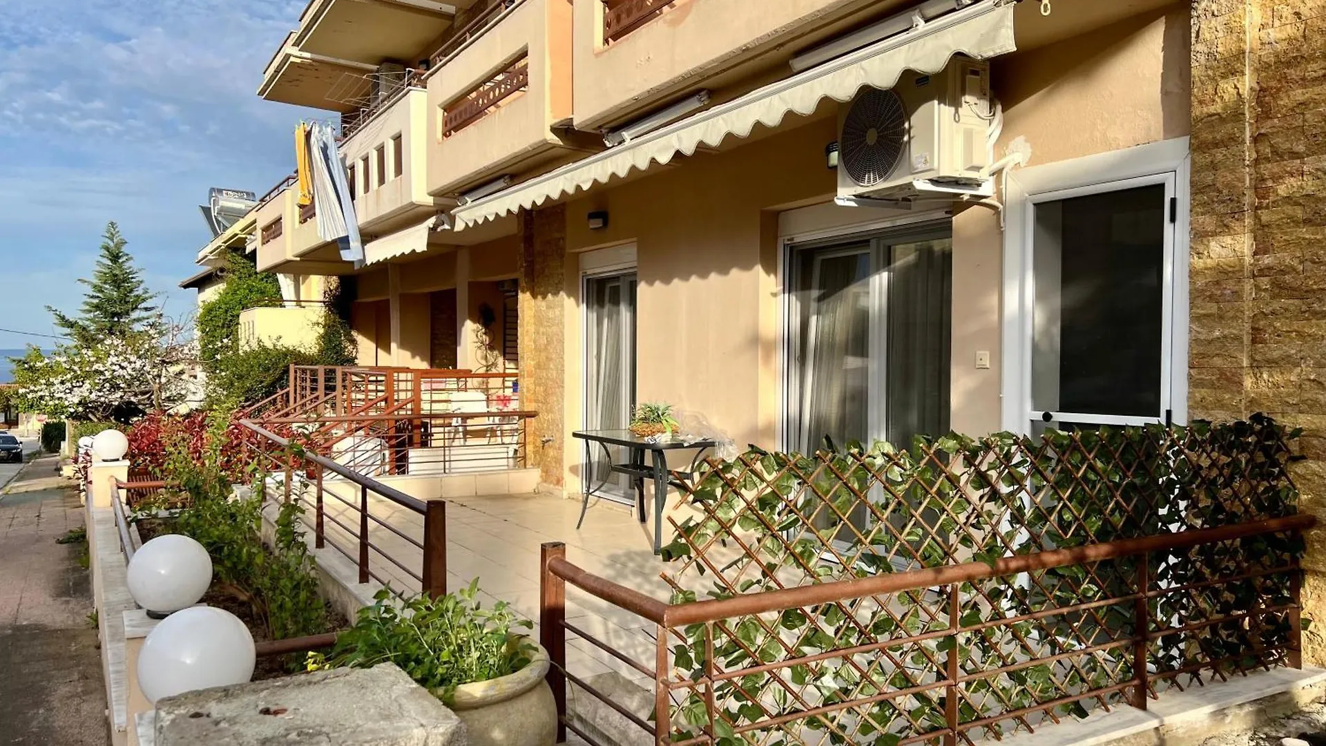 Ground-Floor Apartment With Terrace Kallithea